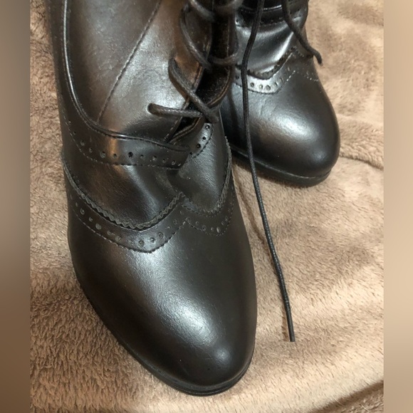 Black lace up boots - Picture 6 of 6